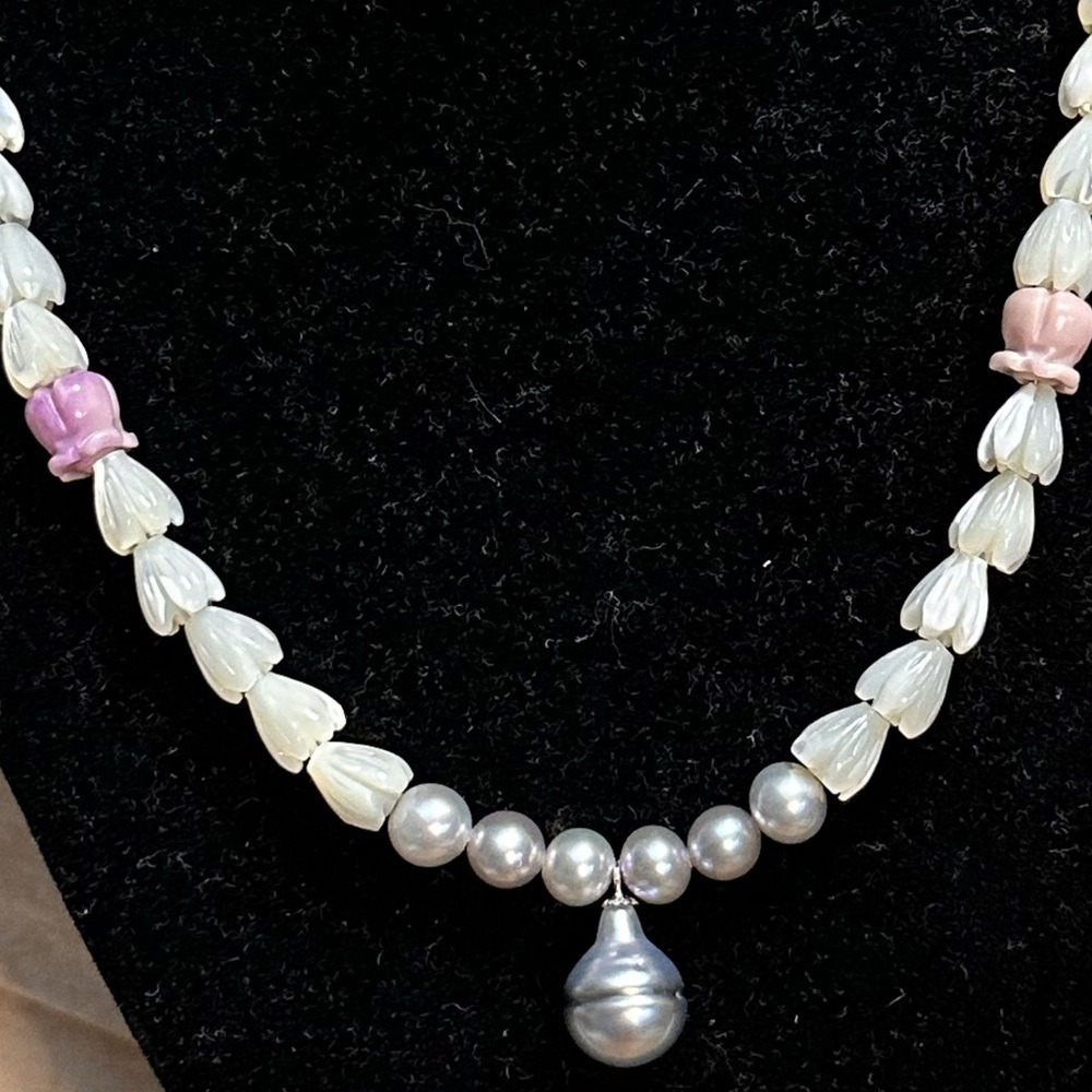 Tahitian Pearl Mother Of Pearl Pikake Freshwater Pearls W/Pua Kalaunu Necklace - Picture 6 of 7